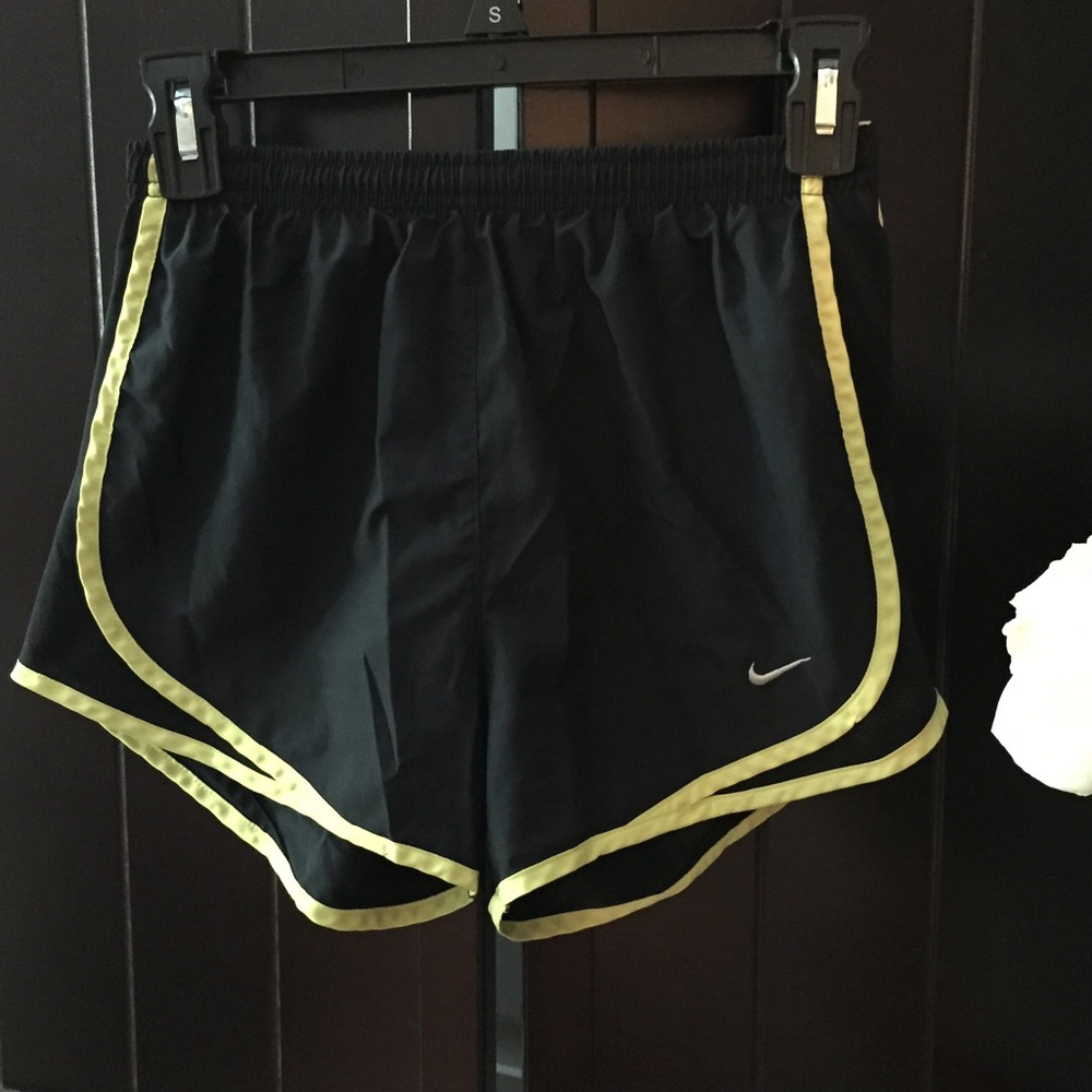 Black nike shorts